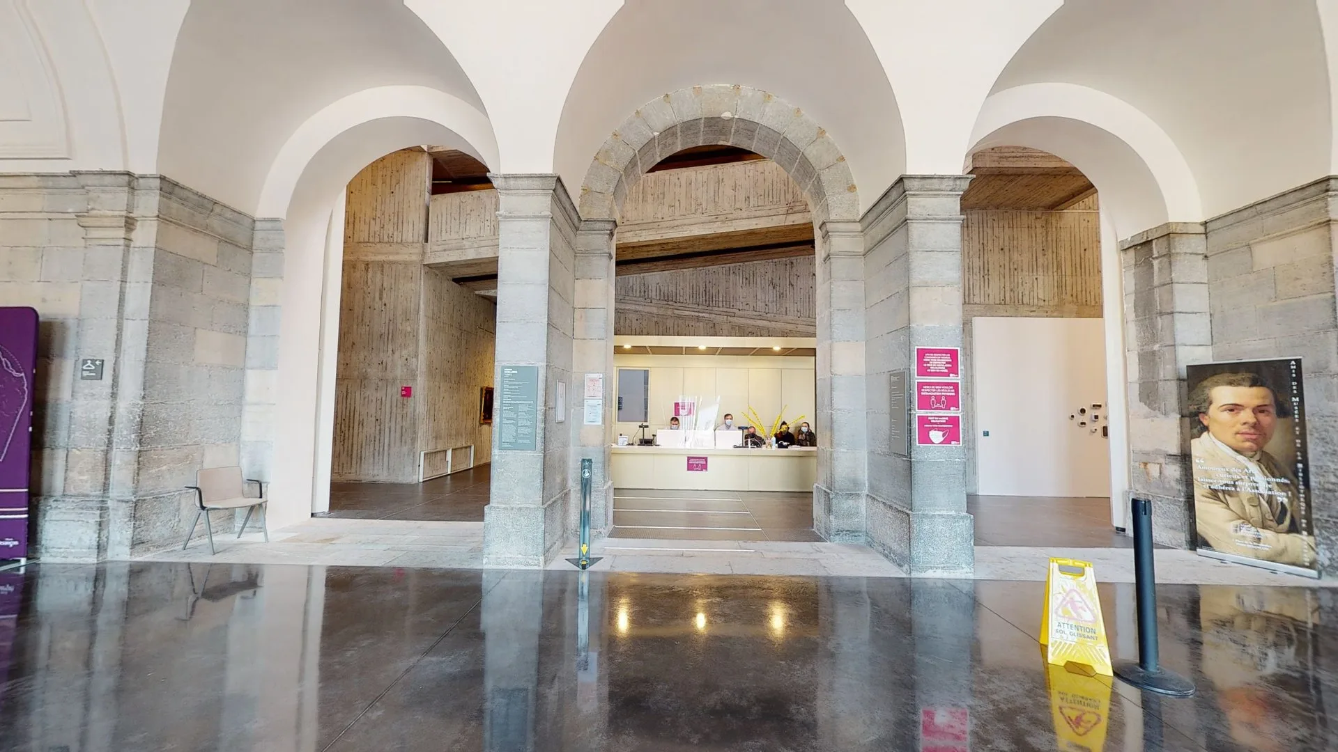 Vue intérieure du musée des Beaux-Arts et d'Archéologie — aperçu de la visite virtuelle