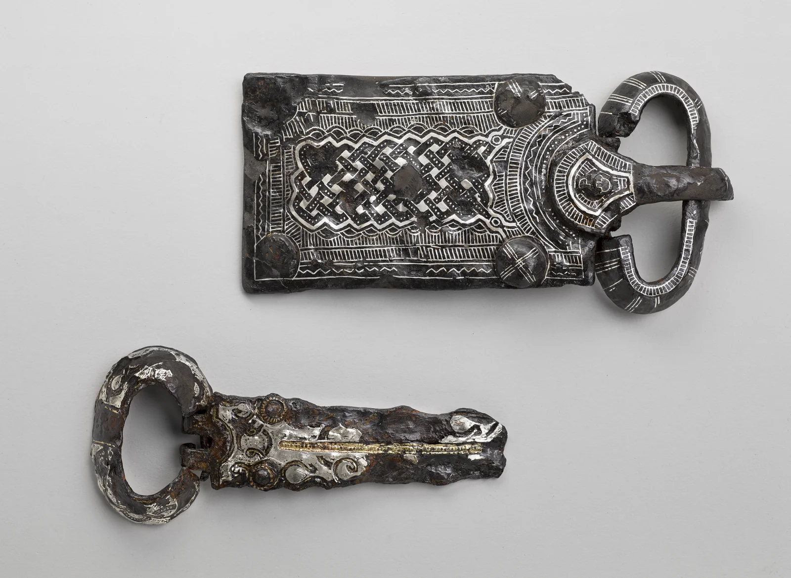 Plaques-boucles de ceinture damasquinées