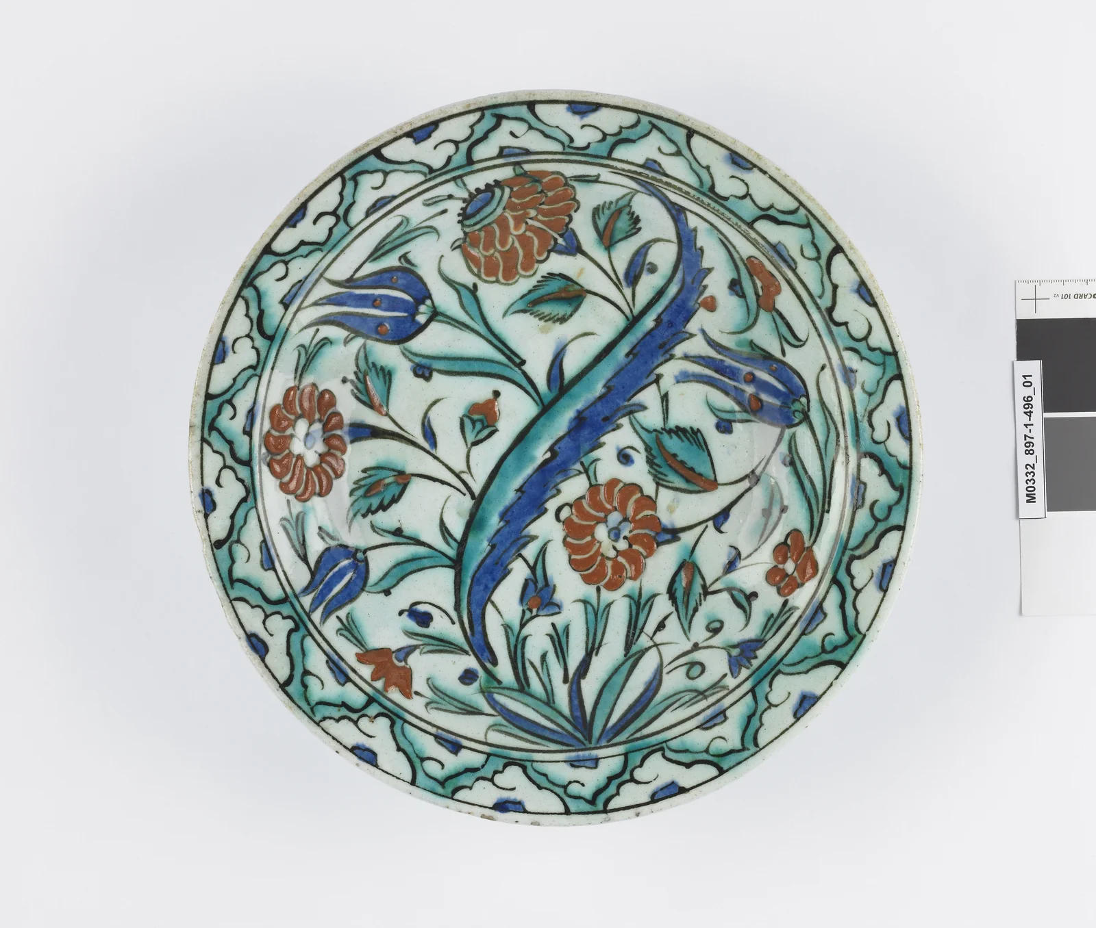Plat iznik à la feuille saz