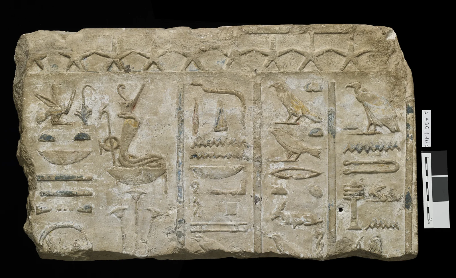 Fragment de bas-relief au nom d'alexandre IV aegos
