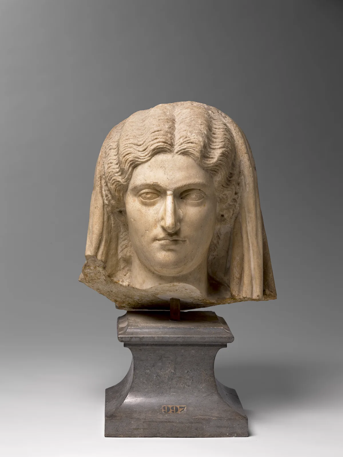 Tête voilée de la déesse Vesta
